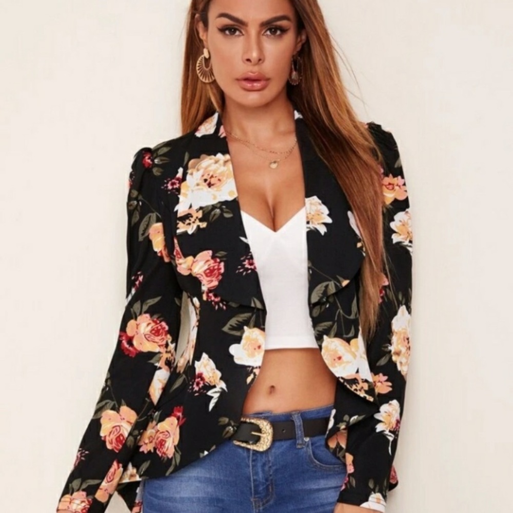 NWOT🔥Top 10 Floral Drape Blazer